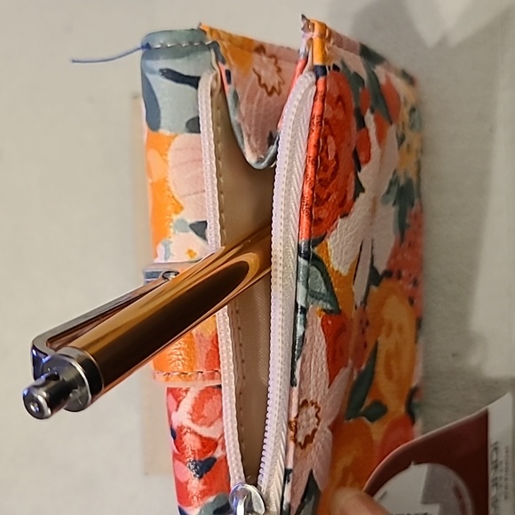 MUNDI BRAND WOMEN'S "FRUIT PUNCH FLORAL" WALLET WITH RFID PROTECTION - Picture 7 of 13